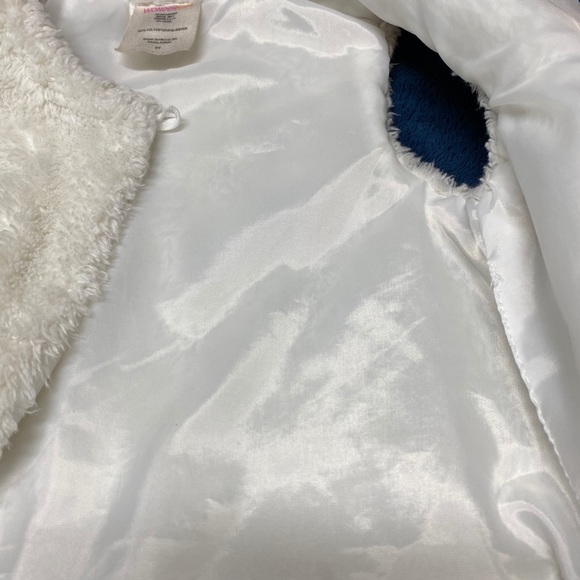 White Vest spun polyester lined with nylon. - Picture 2 of 2